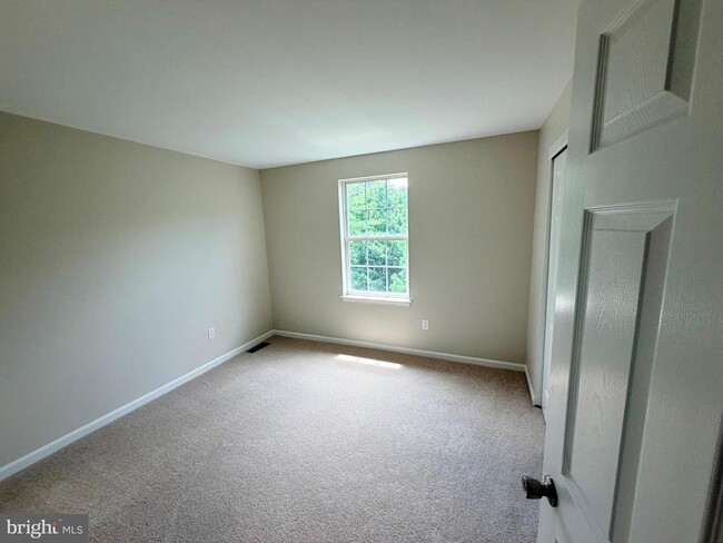 Building Photo - 1422 Oxford Cir