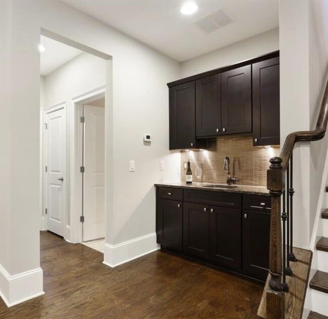 Building Photo - 5010 Merton Ln