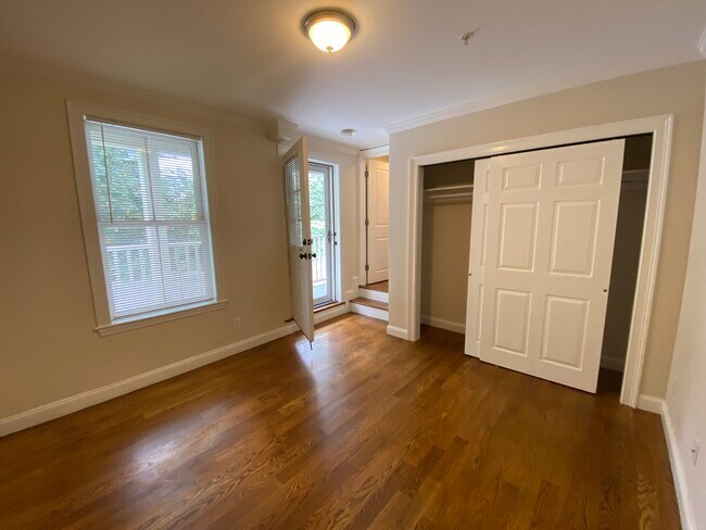 Building Photo - 2747 Washington St