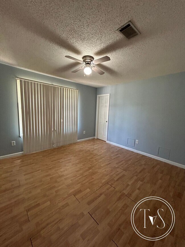 Building Photo - 1012 Farr Ct