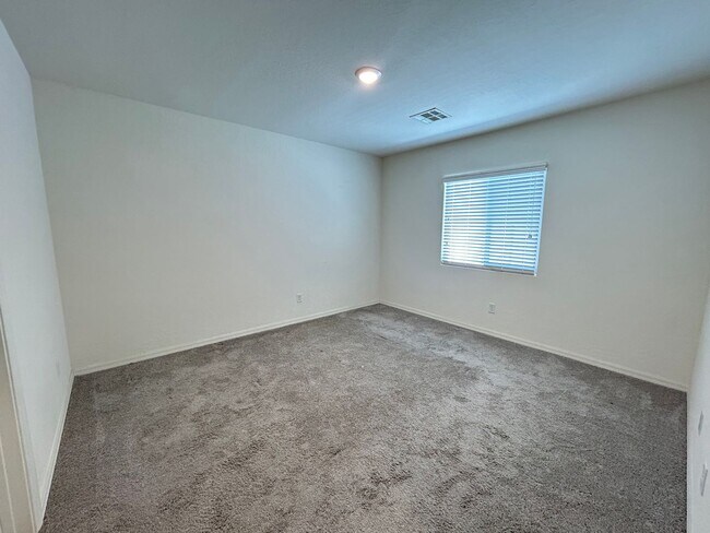 Building Photo - Newly Built Single Story Home Near Nellis AFB!