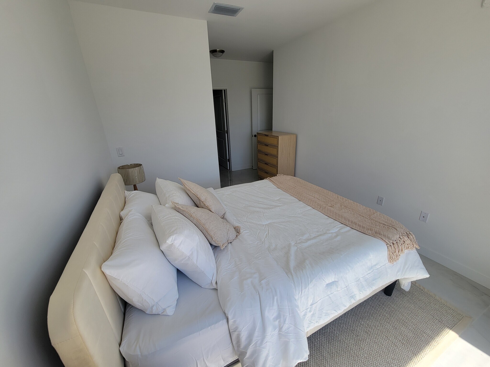 Building Photo - 935 SW 72nd Ave