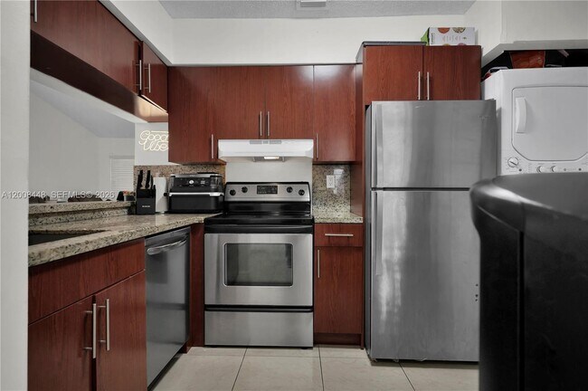 Building Photo - 9503 SW 140th Ct