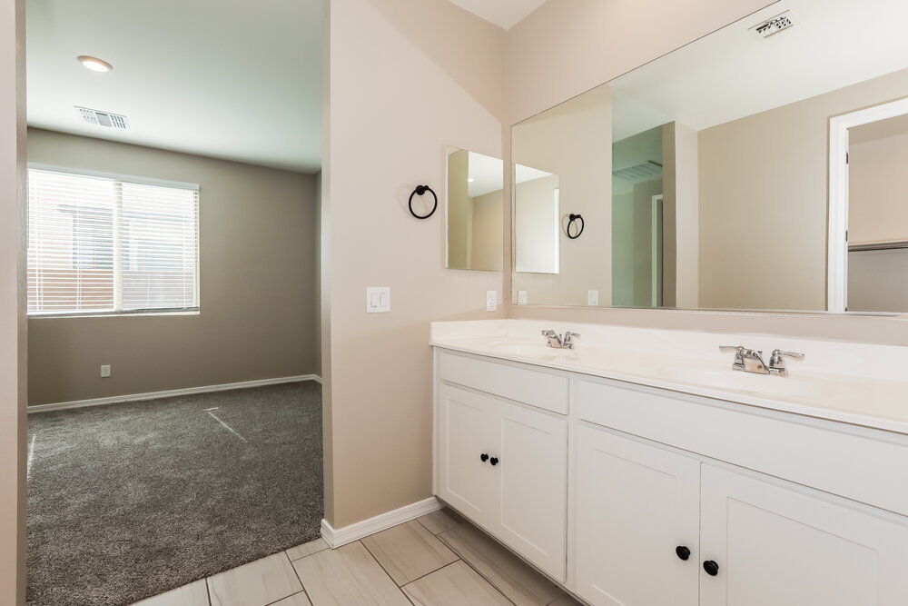 Building Photo - 9259 E Static Ave