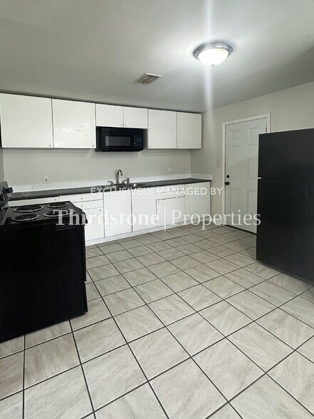 Building Photo - 1173 W 27th St