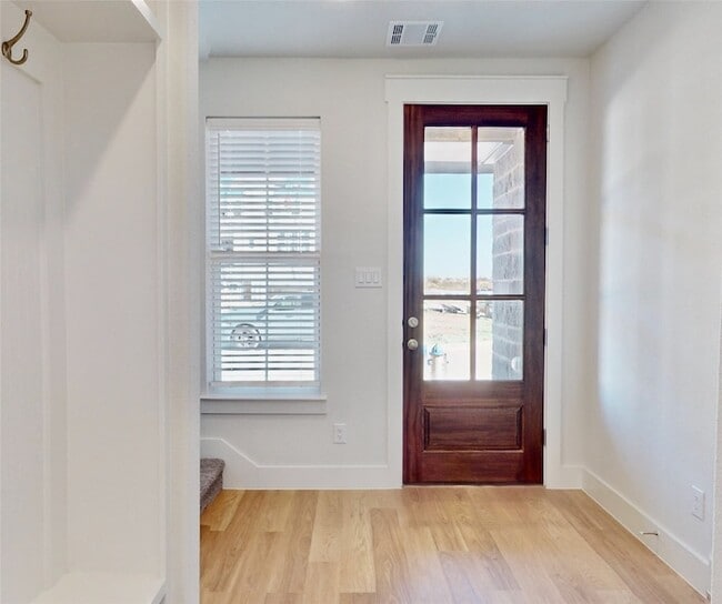 Building Photo - 801 Concan Dr