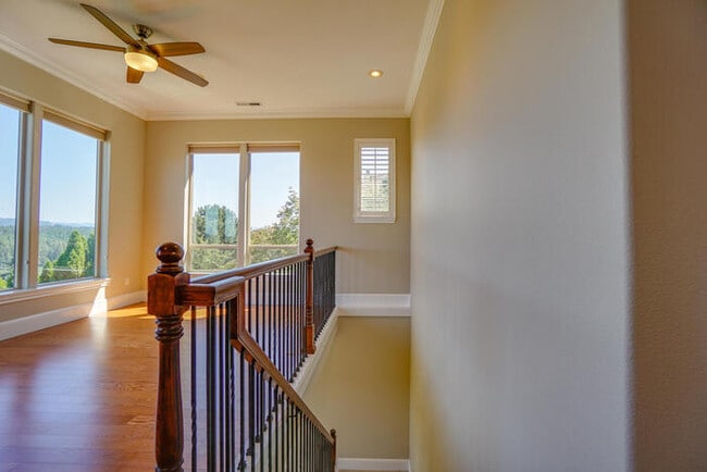 Building Photo - FOUR BEDROOM HOUSE IN LACAMAS SHORES WINTE...
