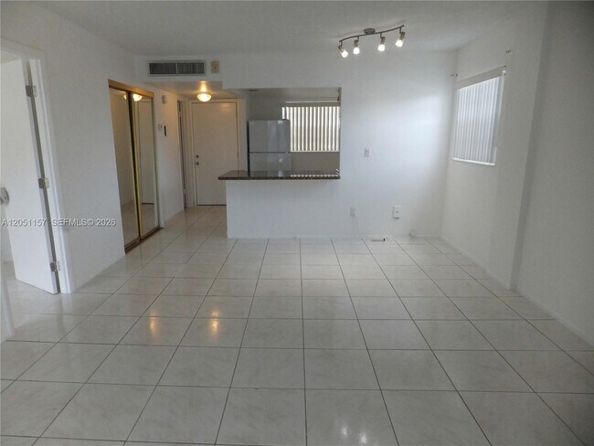 Building Photo - 16410 Miami Dr