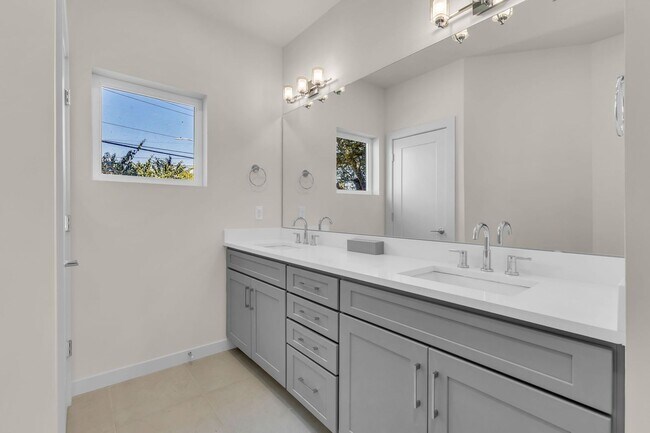 Building Photo - Amazing New Construction North Nashville!