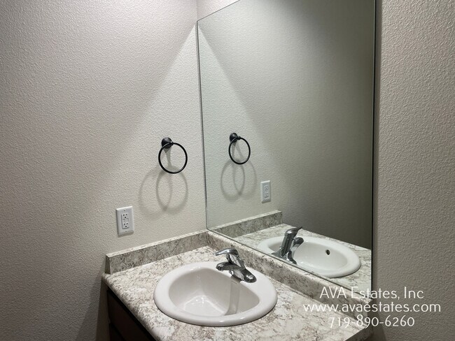 Building Photo - 970 S Coral Pl