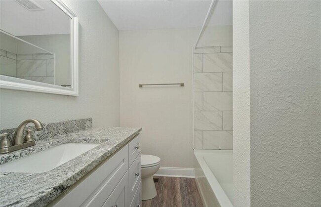 Building Photo - 2208 Silbert Rd