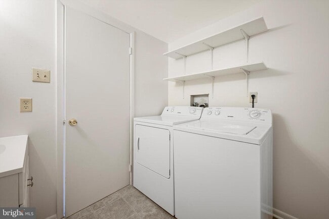 Building Photo - 105 Cameron St