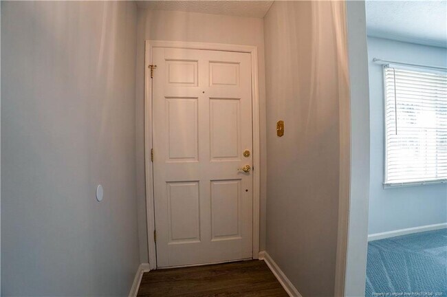 Building Photo - 1733 Daisy Ln