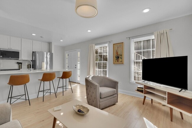 Building Photo - 702 Tattnall St