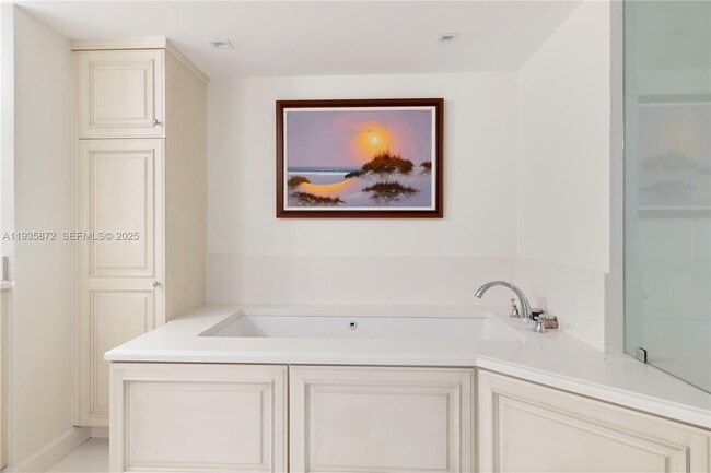 Building Photo - 4000 N Hwy A1A