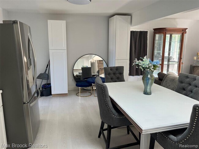 Building Photo - 4842 Merwin Rd