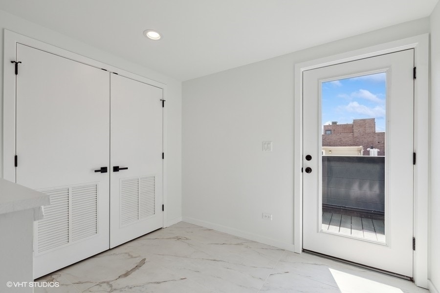 Bonus Room - 2132 W Rice St