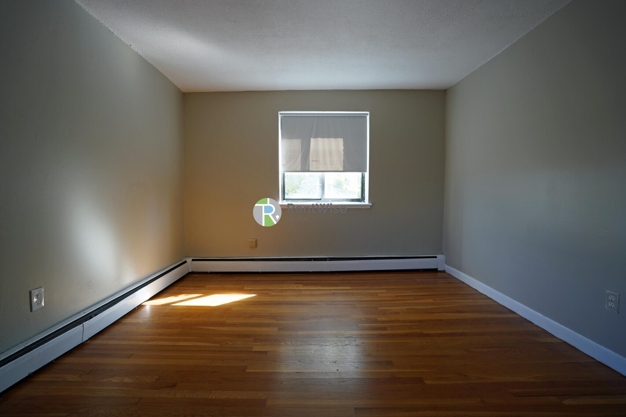 Building Photo - 122 Dustin St