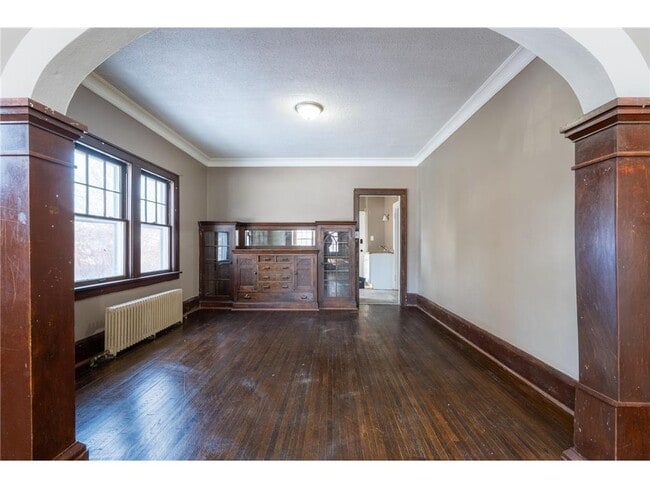 Building Photo - 1917 N Newton Ave