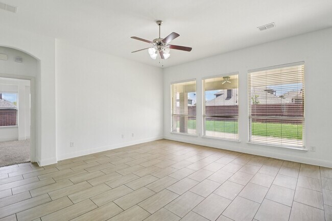 Building Photo - 1616 Downing Dr