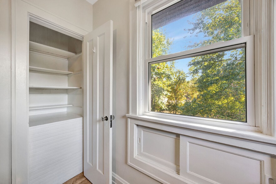 Building Photo - 6601 Iris Ave