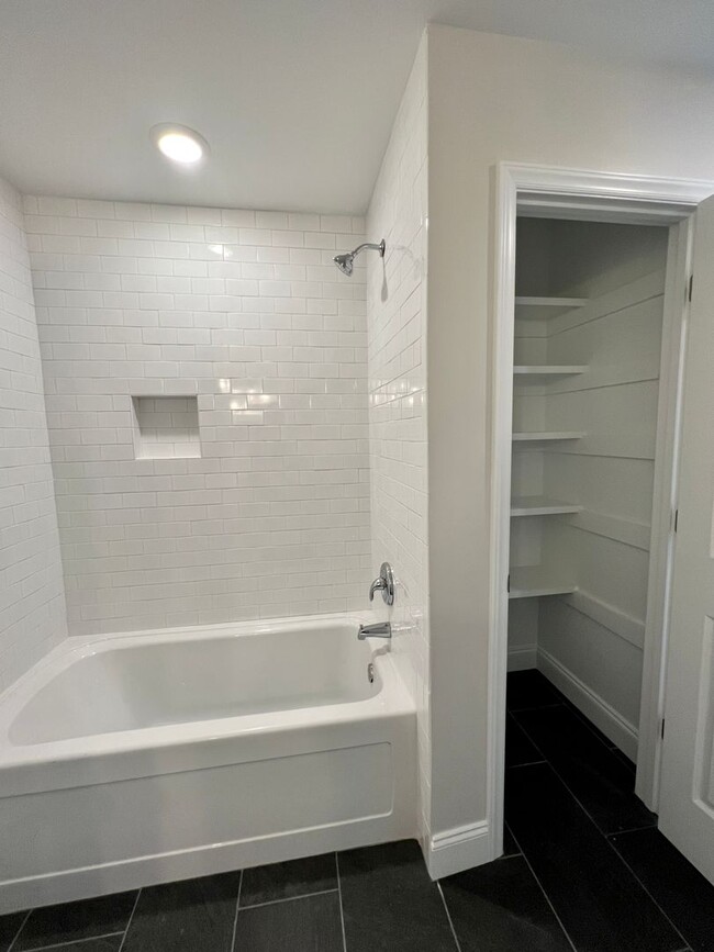 Building Photo - Beautifully Renovated Home!  5 Bedroom, 3 ...
