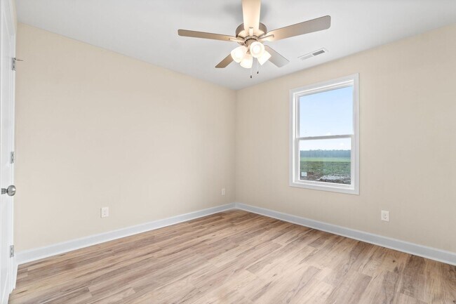 Building Photo - 2 Bedroom Apartment For Rent in Guthrie KY!