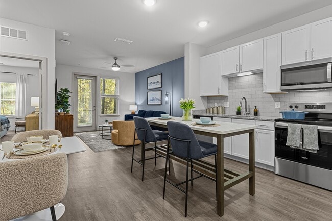 Building Photo - NOVO New Hampstead