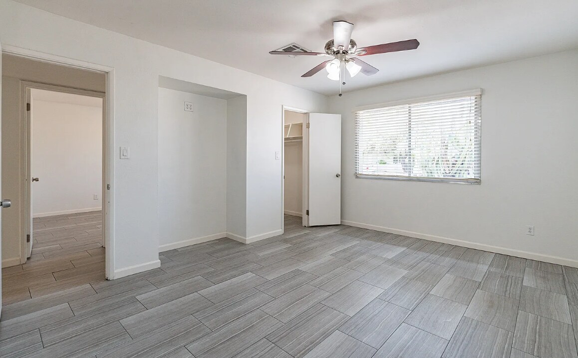 Building Photo - 1262 E Hermosa Dr
