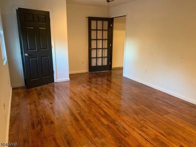 Building Photo - 130 Valley View Dr