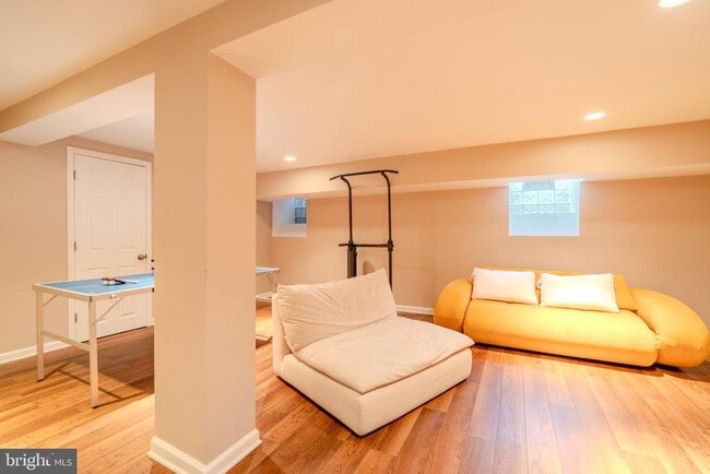 Building Photo - 128 Henley Rd