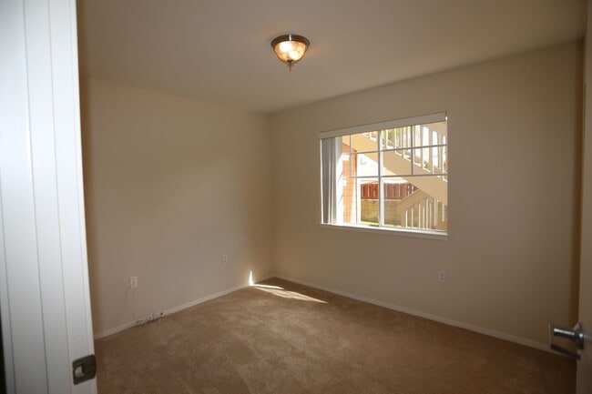 Building Photo - Kapolei - Aeloa Terrace - renovated ground...