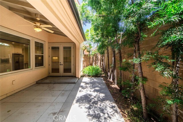 Building Photo - 33 Bromeliad