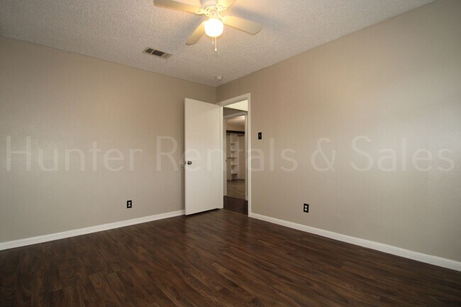 Building Photo - Stylish Killeen Retreat on Mountain View Drive