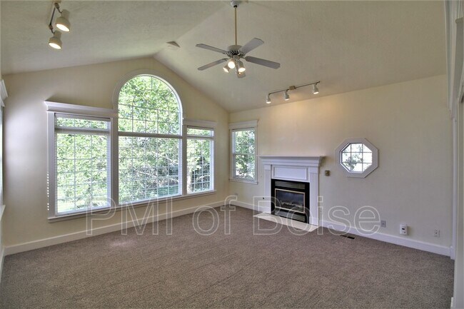 Building Photo - 85 S Linder Rd
