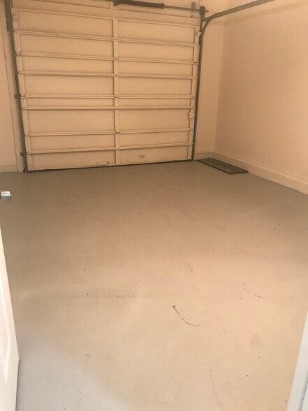 Building Photo - 1340 18th Ave SW