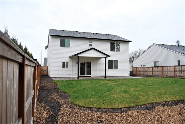 Building Photo - 4 Bedroom 2.5 Bath Home Carlton OR