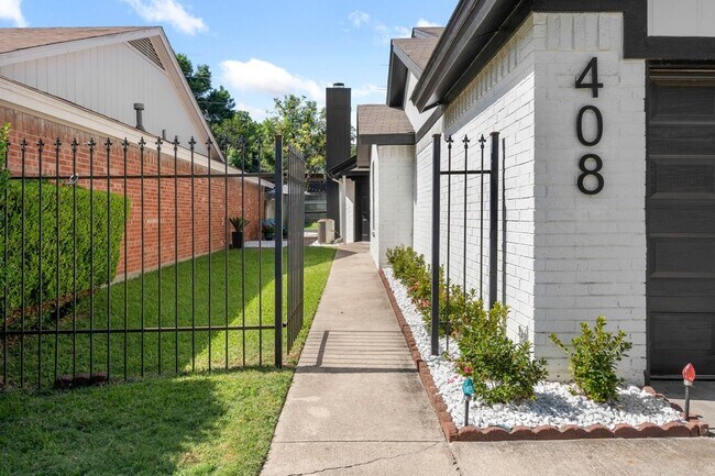 Building Photo - 408 Sycamore Ln