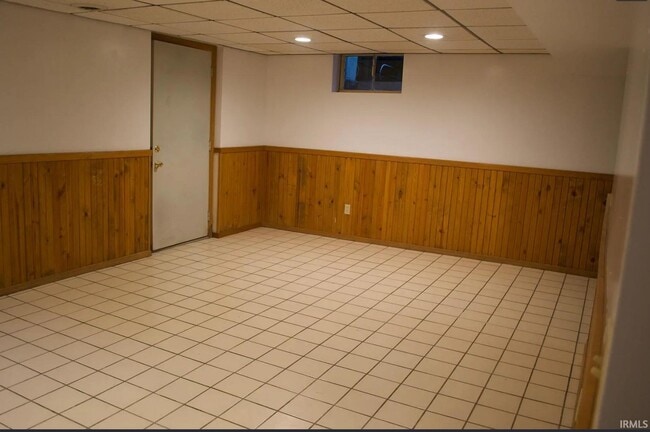 Building Photo - 1210 E University St