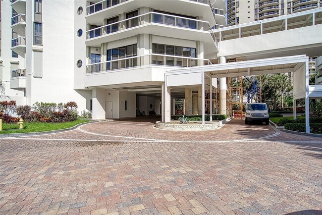 Building Photo - 20185 E Country Club Dr