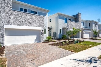 Building Photo - 207 Bogey Dr