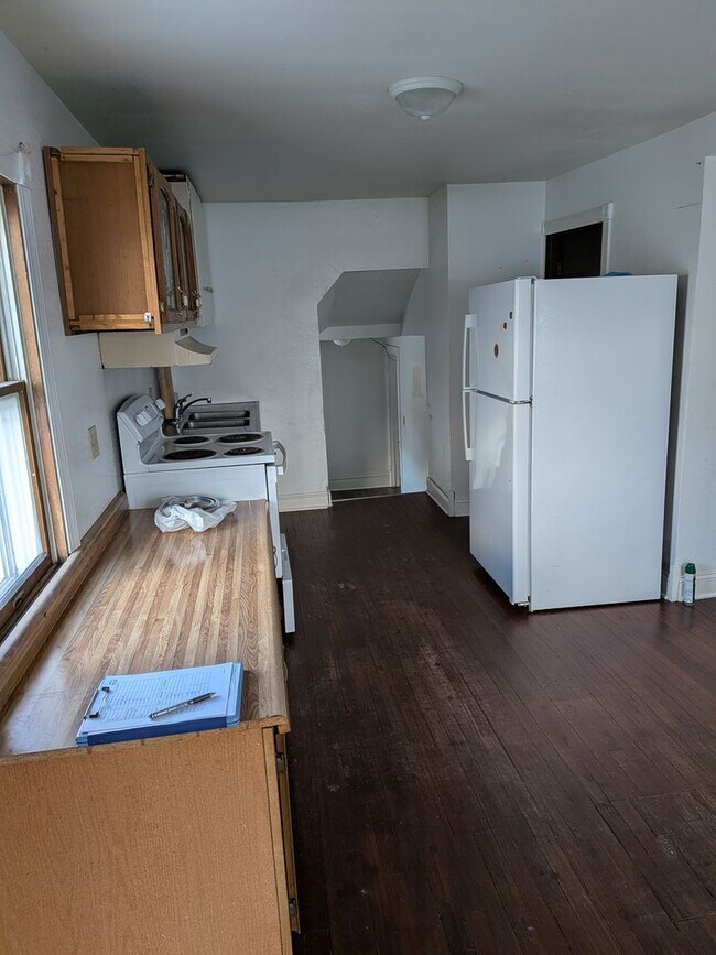 Building Photo - 229 Cedar St