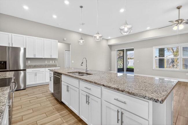 Building Photo - Modern 4-Bedroom Rental with Screened Patio & 2-Car Garage