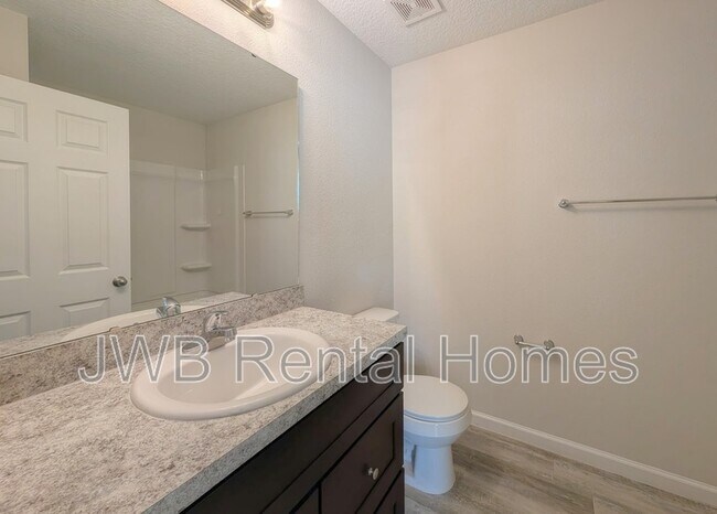 Building Photo - 2342 N Davis St