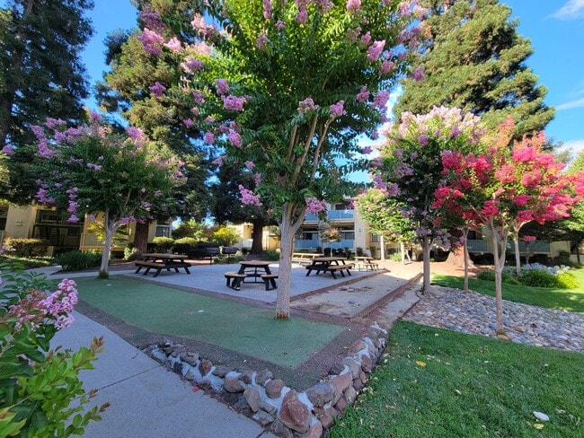 Building Photo - 3076 Fostoria Cir