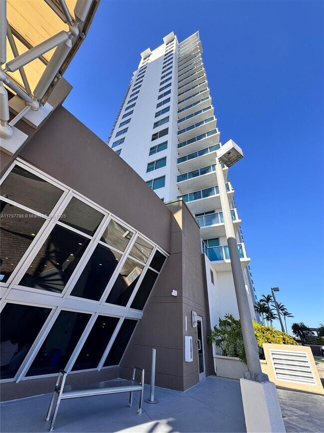 Building Photo - 2681 N Flamingo Rd
