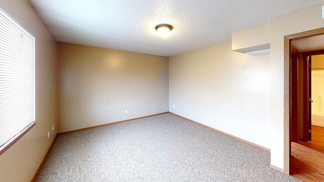 Building Photo - 1115 Teakwood St
