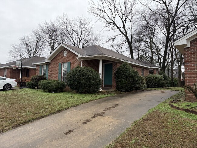 Building Photo - 2724 Garden Brook Ct