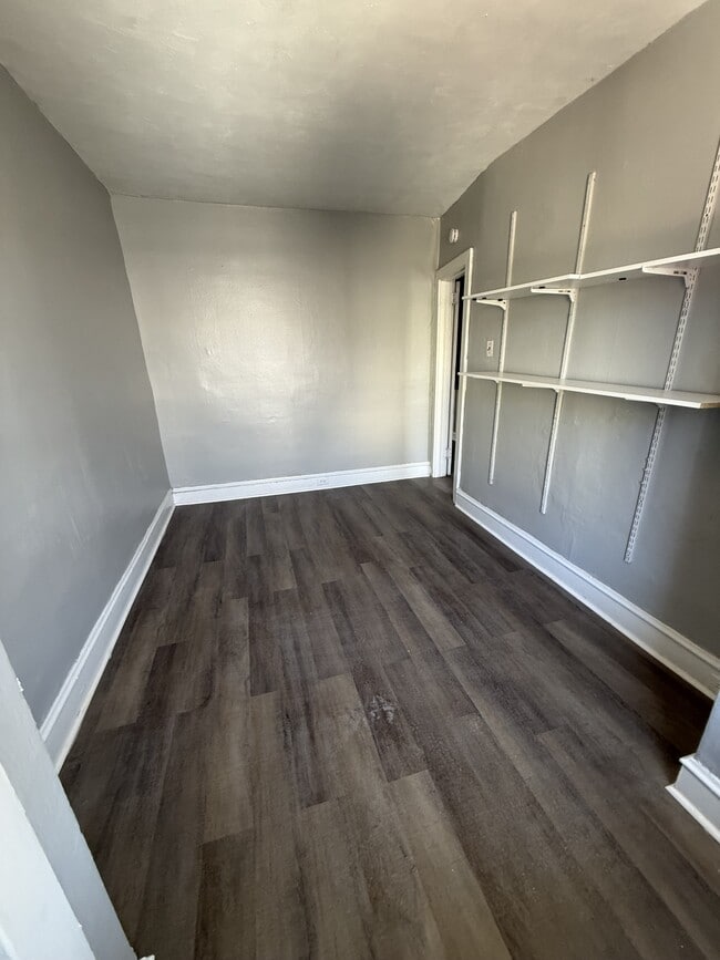 Building Photo - 5623 Ridgewood St