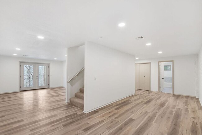 Building Photo - 39 Salen Ln